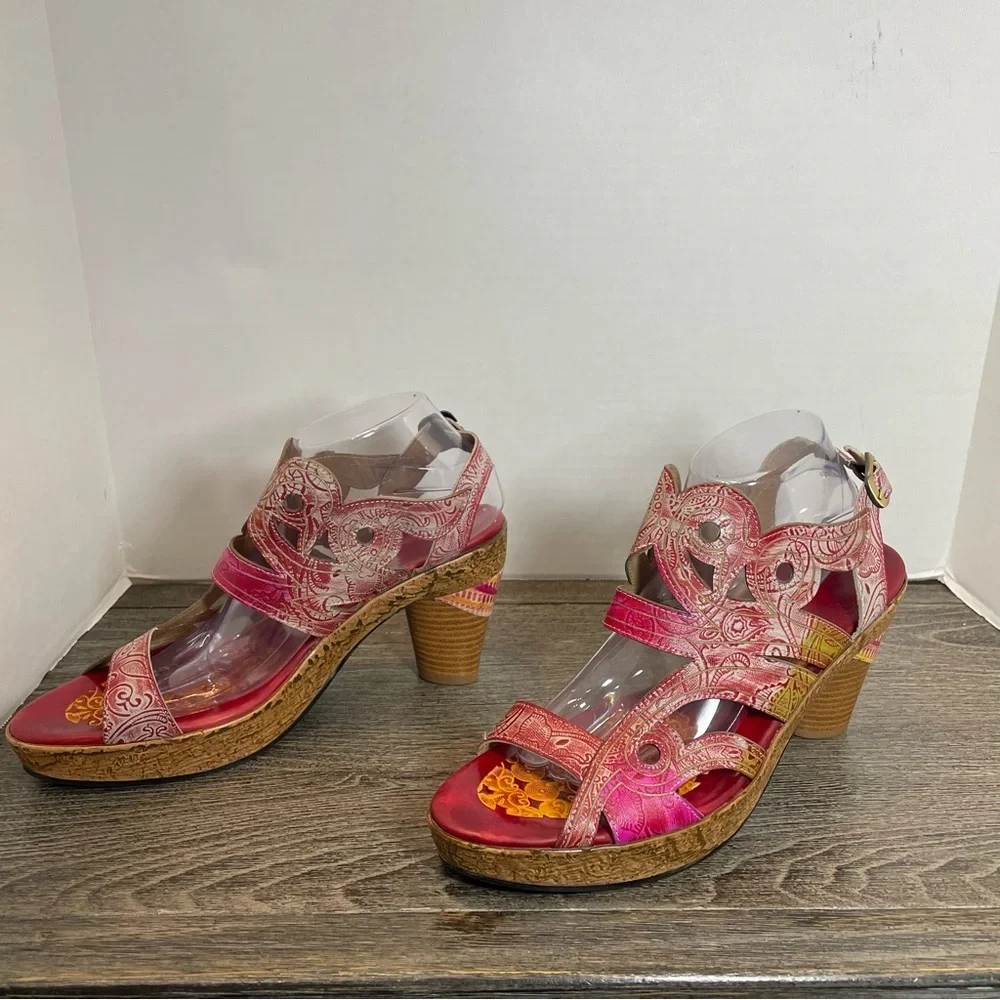 Women’s sandals Boho Chic Block heel.Colorful red. Size 10. Pre-owned.
